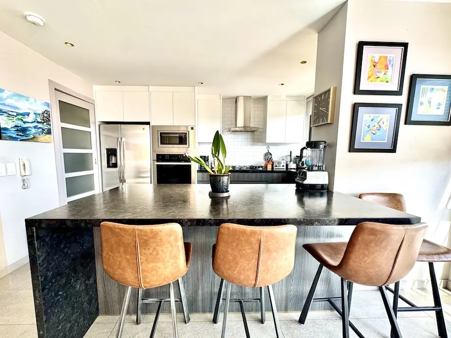 5 Kitchen bar 1