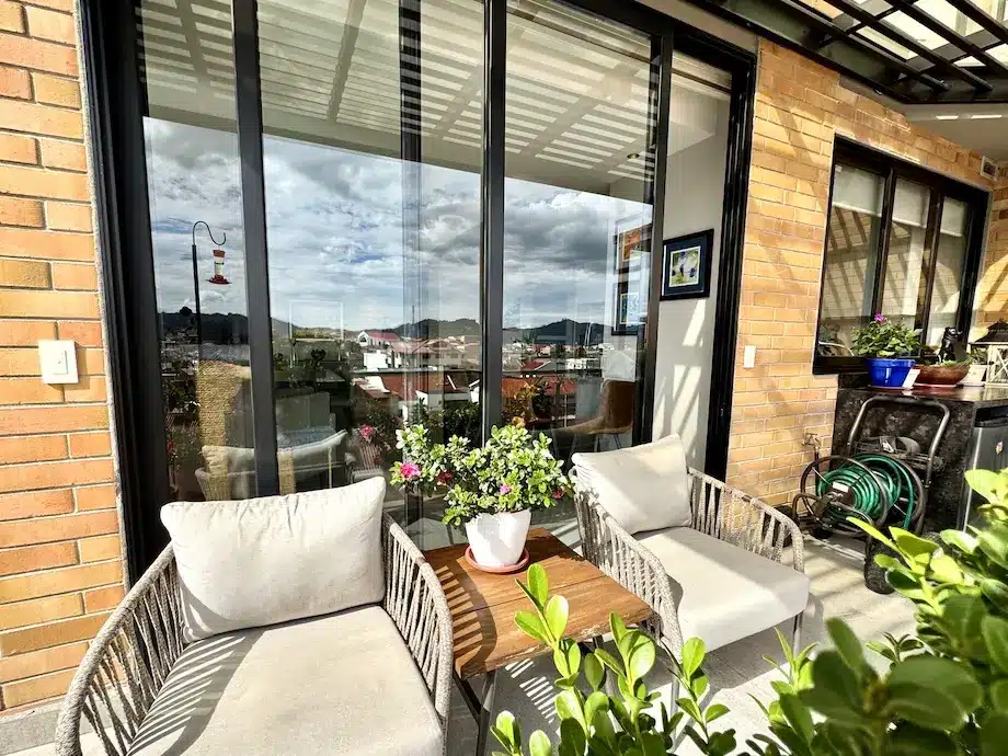 7Terrace seating area 3
