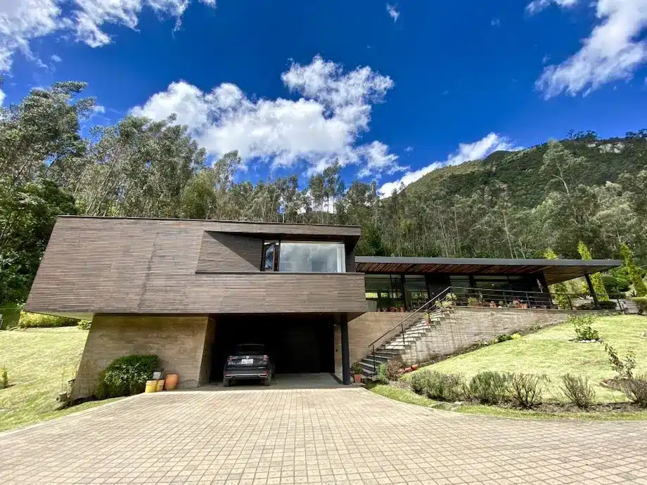 Exterior 3