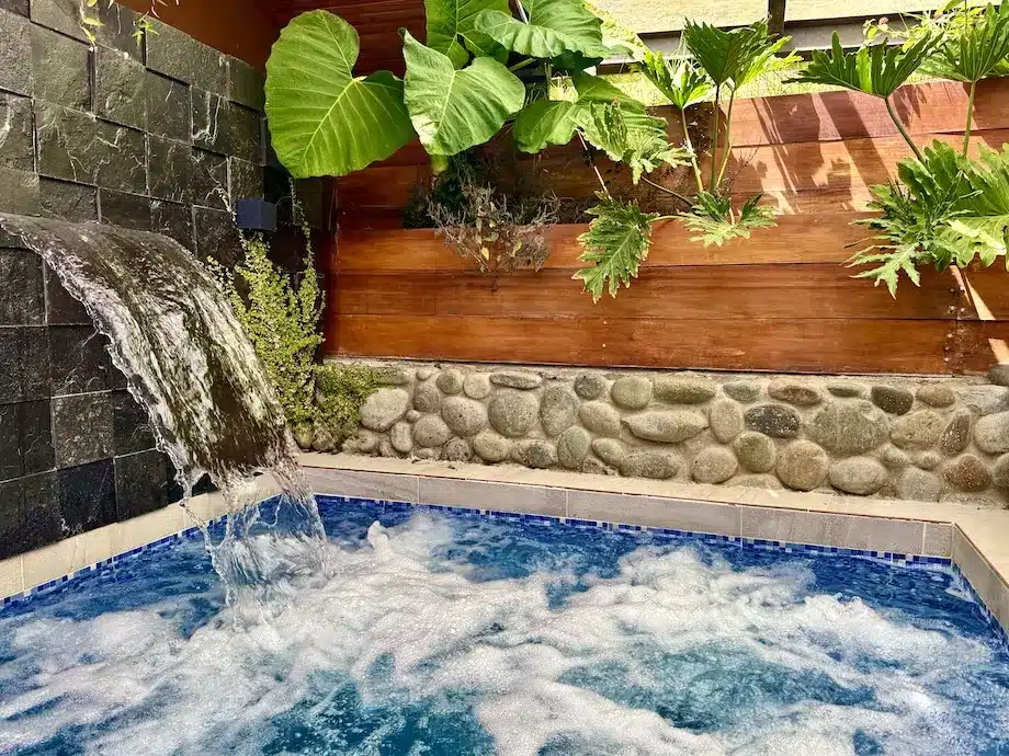 u200670696 8tzni9fx reppxup 1782 pps mr26s jacuzzi and waterfall