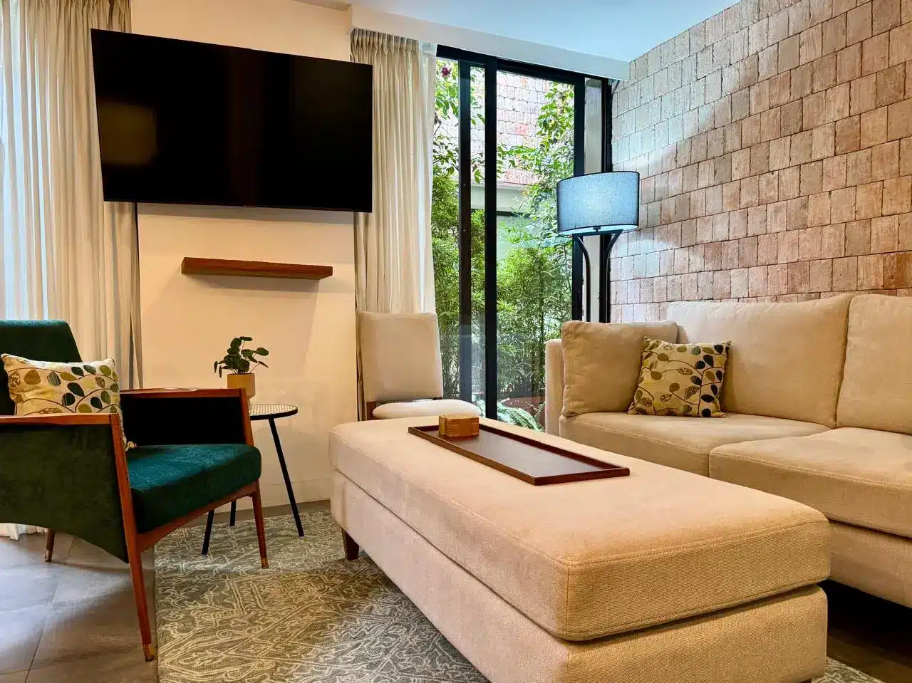 u200674000 lfrw6mon reppxup 1784 pps mrxu7 modern 1bdr apartment historical center great value for money 5