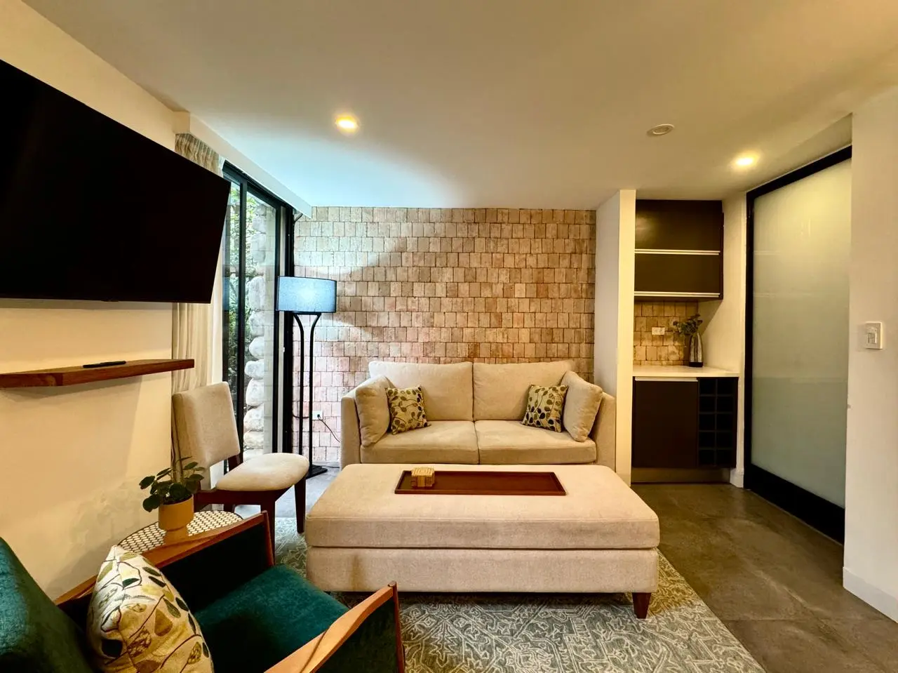 u200674000 sbcu2nre reppxup 1784 pps mrxu7 modern 1bdr apartment historical center great value for money 8