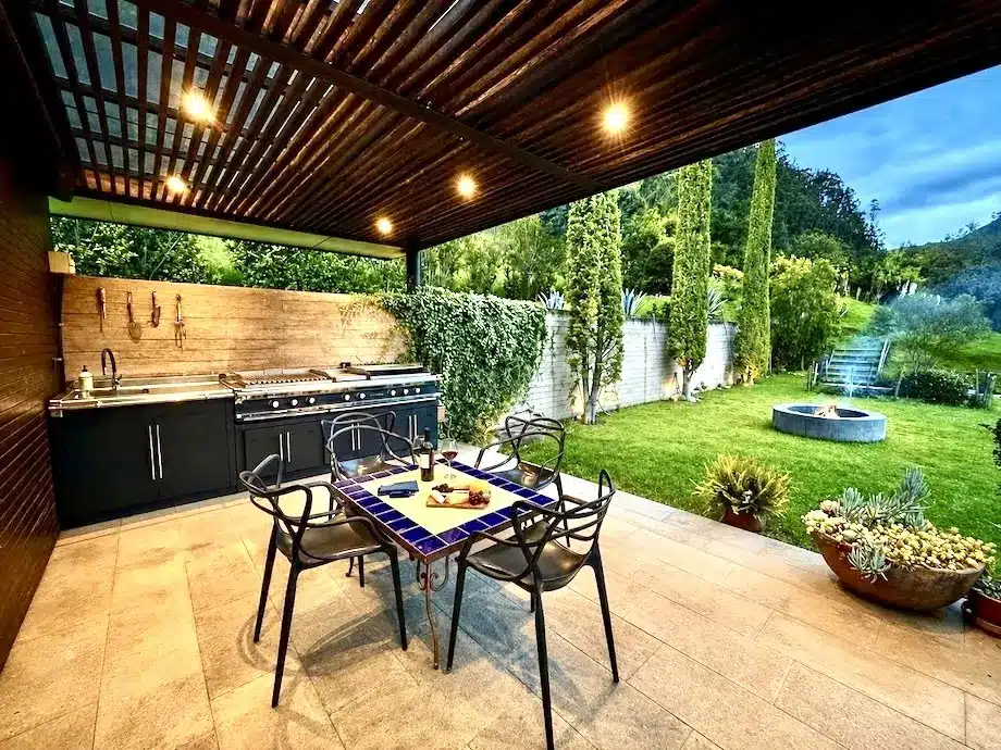 u200670696 fiy05uka reppxup 1786 pps msrl2 porch with wine 1 2